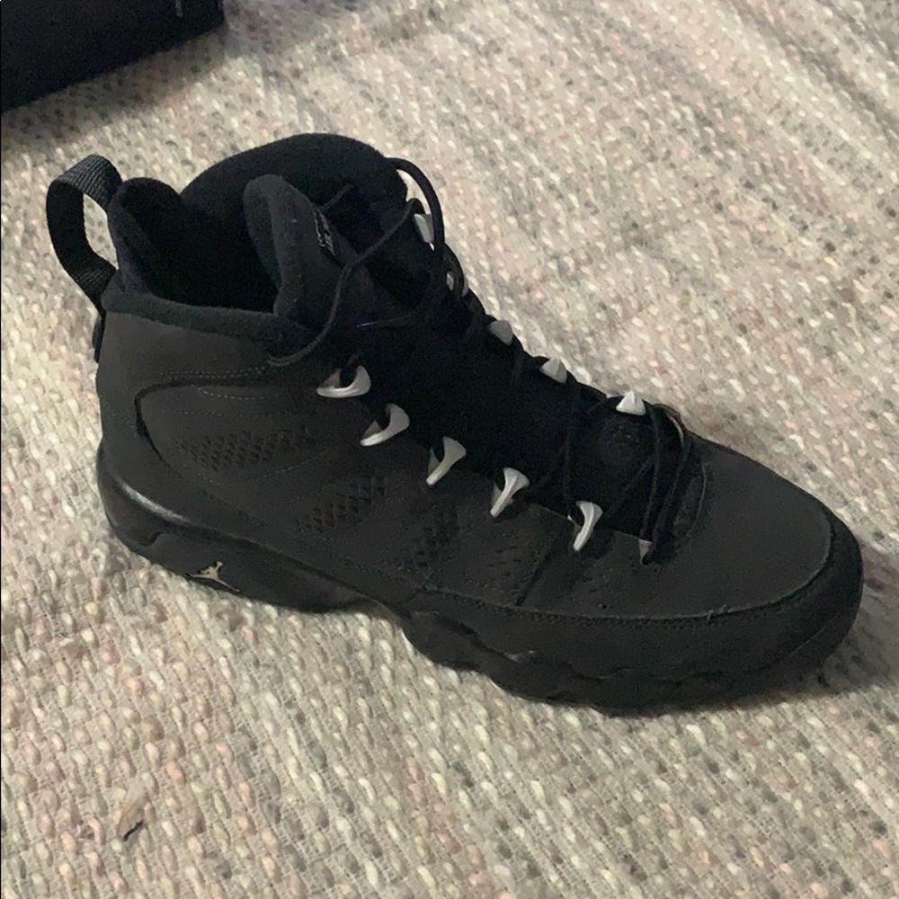 Anthracite 9’s